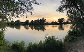 Woodlakes Park By Liv Retreats