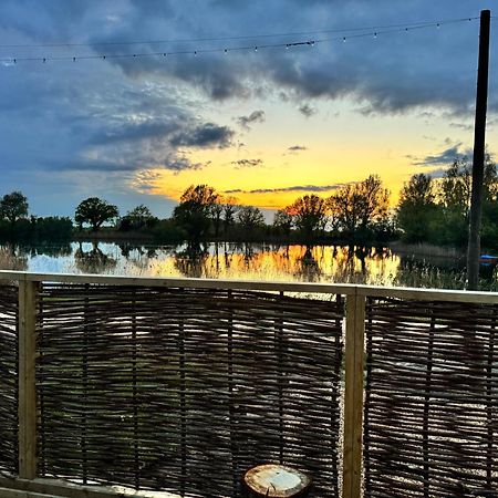 Woodlakes Park By Liv Retreats King's Lynn Exterior photo